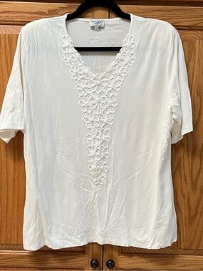 Bexleys Woman Cream Embroidered V-Neck Women’s Top, GUC, Size L